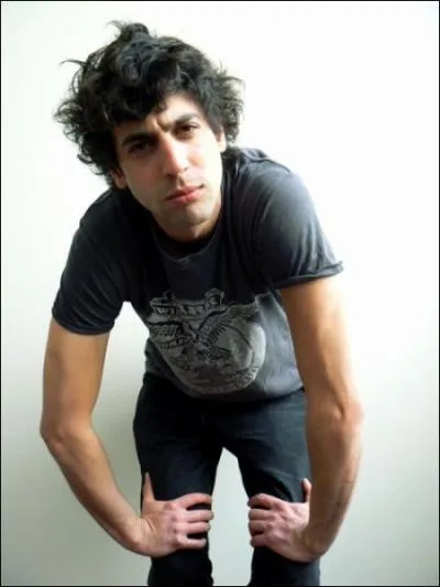 Sous quelle forme exprime-t-il essentiellement son art ?