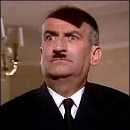 Par de subtils jeux d'ombres et de reflets, le visage de Louis de Funs se transforme en un surprenant facis hitlrien au cours de quel film ?