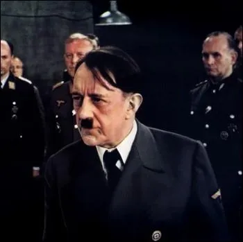 Dans le film ralis par Ennio De Concini en 1972 ,  Les dix derniers jours d'Hitler , quel comdien britannique interprte le personnage ?