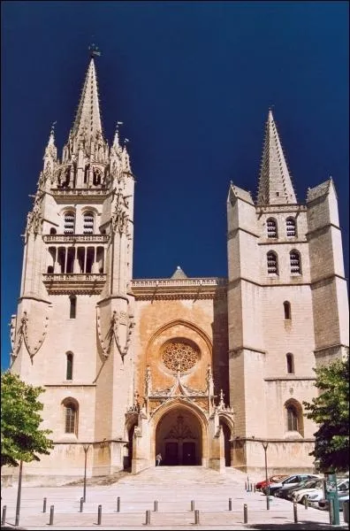 Ville qui  l'origine tait Mimata. Cathdrale due au pape Urbain V. Claude Erignac.