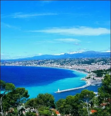 Ancienne capitale d'un comt. Sur le Paillon. Dick Rivers.