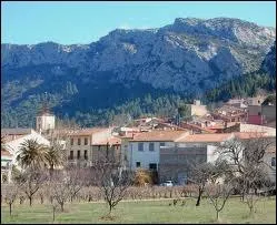 Nous sommes  Tautavel o les habitants portent le nom de ...