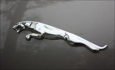 Quelle est cette marque de voiture ?