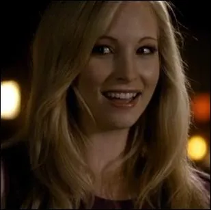 Quel objet Damon rclame-t-il  Caroline ?