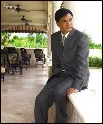 Et lui, le plus sensible des trois frres, c'est. .