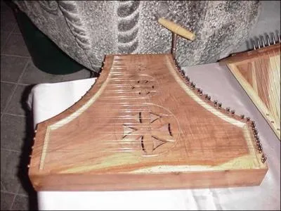 Quel est le nom de cette ancien instrument de musique ?