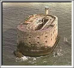 Qui donnera en 1801 l'initiative de la construction du fort le plus connu de la tlvision ?