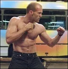 Grce  quelle srie de films l'acteur anglais Jason Statham s'est-il fait connatre ?