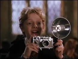 Comment s'appelle le photographe qui suit Harry partout dans  Harry Potter et la Chambre des secrets  ?