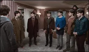 Comment Stan Rocade reconnat-il Harry lors de la course-poursuite en balai volant, au dbut du livre  Harry Potter et les Reliques de la Mort  ?