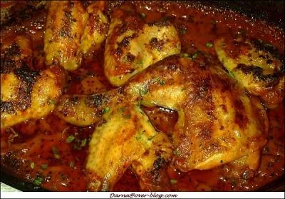 Ail, amandes, cumin, gros sel marin, huile d'olive, poivre noir moulu, poivrons rouges schs, vinaigre de cidre. Qui suis-je ?