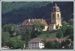 Voici une image de la commune de Morteau. Comment se nomment les habitants de cette commune ?