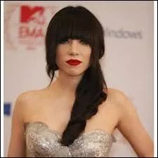 On entend souvent :  Carly Rae Jepsen VS... .  