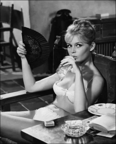 Quel est ce film dans lequel Brigitte Bardot incarne une orpheline nomme Ursula ?