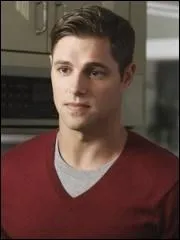 Comment se nomme son beau-fils, l'enfant de Rex ?