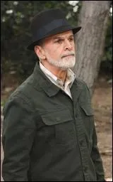 Comment s'appelle sa mre et son ex-beau-pre (dcd) ?