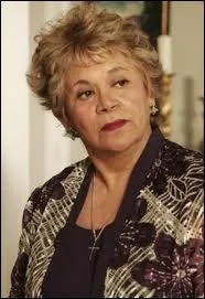 Qui est sa belle-mre et son beau-pre (dcds), via son mari ?