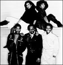 Freak out, le freak (et non le fric ! ) c'est chic... autre tube tubesque, est l'oeuvre de ?