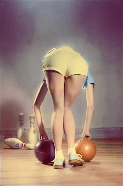 Voici les fesses qui s'exposent sans le chercher : quelle est donc cette activit qui, pratique en pantalon ou en short, fait une jolie place aux fesses pour ceux qui attendent de jouer ?