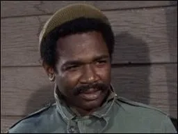 Cet autre prisonnier Amricain, galement membre de l'quipe des saboteurs, est le responsable des communications avec les allis et du piratage des communications ennemies. Qui est-il ?