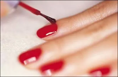 Quelle est la bonne traduction pour du (vernis  ongles) ?