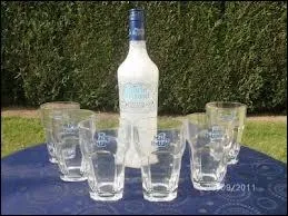 Et ces dames prfreront ce digestif au got anis servi avec de la glace pile :