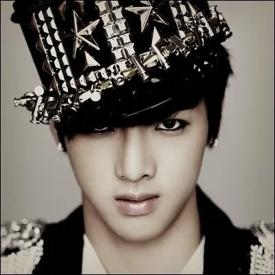 Qui est chanteur secondaire ?