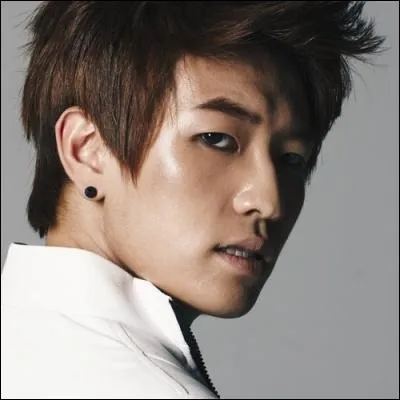 Qui est chanteur et est n le 20 dcembre 1993 ?