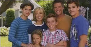 O se rfugient les enfants et le mari de Lynette Scavo pendant la tornade qui a dvast Wisteria Lane dans la saison 4 ?