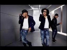 Quelle actrice amricaine a tourn dans le clip ' Hello ' ?