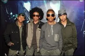 Qui est le ralisateur de ' Girls talkin' bout ' ?