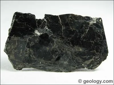 On trouve ce mica noir dans presque tous les granites et pays, quel est son nom ?