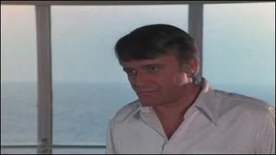 Dans quelle autre srie peut-on voir Robert Vaughn hormis dans l'pisode  Eaux troubles  de la saison 4 de 'Columbo' ?