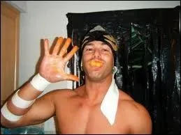 Le sud-africain Justin Gabriel utilise cette prise efficace qu'est le...