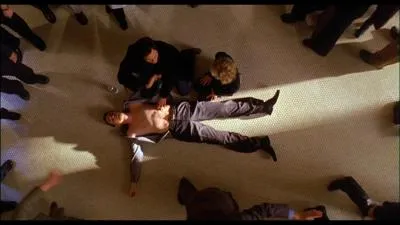 Que doit faire David dans le restaurant ?