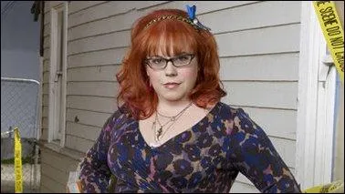 Elle a une personnalit haute en couleurs et originale. Recrute aprs avoir pirat le rseau du FBI, elle est surdoue en informatique. Qui est-ce ?