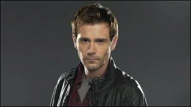 Mick Rawson est un ancien membre des forces spciales britanniques et tireur d'lite hautement qualifi. Qui est-ce ?