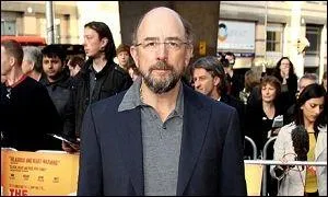 Il est grand directeur du FBI. Il n'apparat pas trop  l'cran mais il est beaucoup cit dans les dialogues. Qui est-ce ?