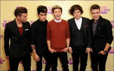 Qui les One direction ont-il battu pendant les mtv VMA ?