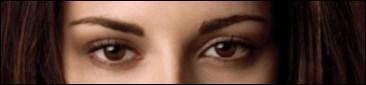 A la fin du chapitre 4, de quelle couleur sont les yeux de Bella ?