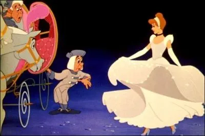 Dans Cendrillon, comment le Roi et le Grand-Duc dcident-ils de faire essayer la pantoufle de verre  toutes les femmes du royaume ?