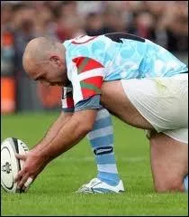 Je suis le fils d'un international clbre galement, joueur de Dax comme mon pre, 3/4 centre comme lui, international, mon pre tait surnomm  le chameau  :