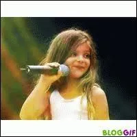 A quel ge Caroline a eu envie de faire une carrire de chanteuse ?