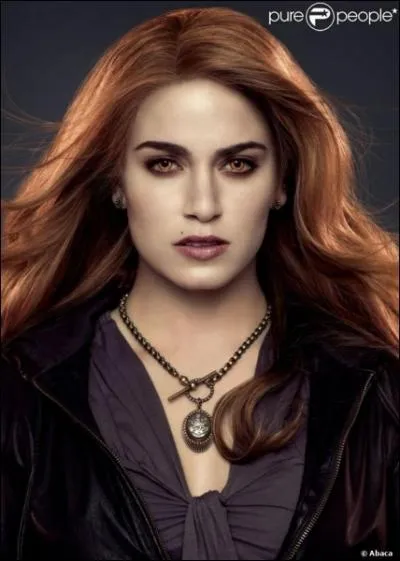 Que dcide de faire Rosalie une fois transforme en vampire ?