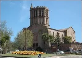 Chanteur français né à Castelsarrasin, auteur de chansons comiques ou l'argot règne en maître mais aussi de textes sérieux comme ''Lili'' , ''Mon p'tit loup'', ''La Femme grillagée'' .