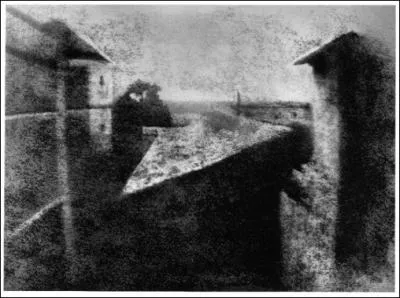 Inventeur de la photographie, il réalise le premier cliché en 1826.