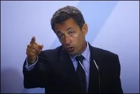 Souffre-douleur de Nicolas Sarkozy de 2007 à 2012, il a eu un accident de scooter qui lui a cassé le pied, des calculs rénaux et une élection merdique à la tête de son parti.