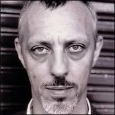 Frère de Novembre, il reste ''comme un avion sans ailes'' .