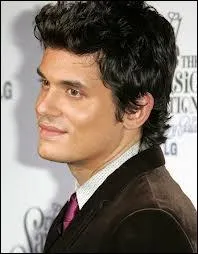 Une liaison consquente : la star a t photographie partout, en vacances  Mexico et Miami, et est alle  la Crmonie des Oscars 2009 en sa compagnie. Qui est-il ?