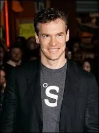 Un engagement : la star a t fiance avec un autre des acteurs apparus dans la srie Friends, Tate Donovan, qui y jouait le rle de... ?